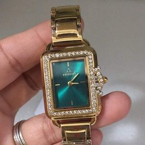 Brand new watch branded from Dubai ..new with tag it’s beautiful very nice one.